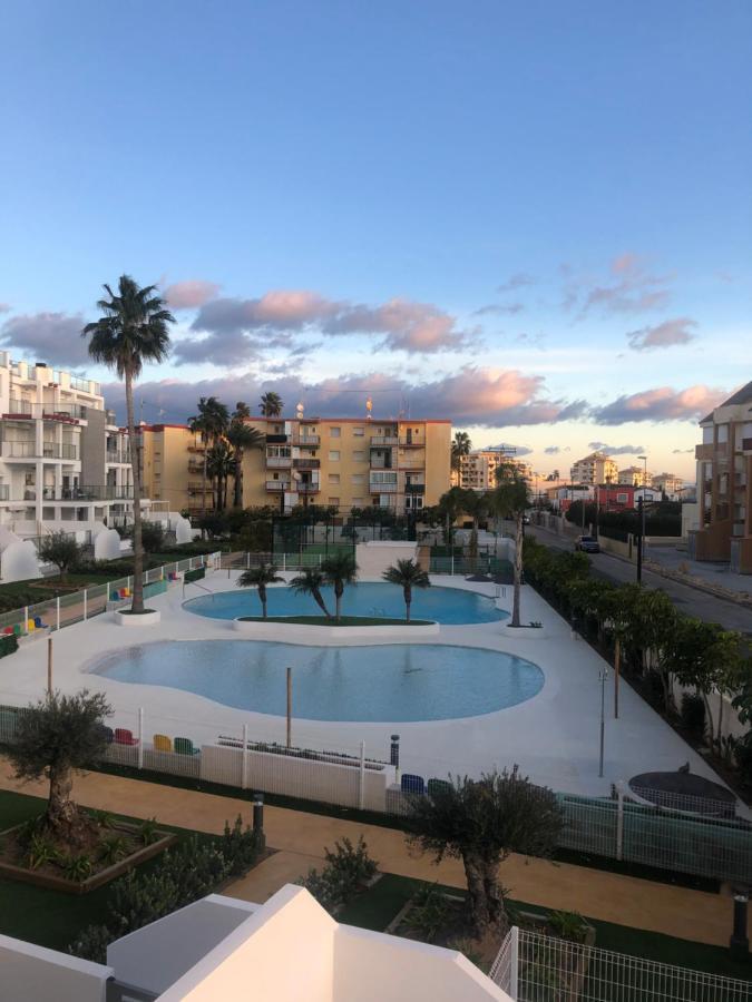 Sunny Apartment In Denia With Outdoor Swimming Pool And Garage Parking Place Included, 300M From The Sandy Beach المظهر الخارجي الصورة