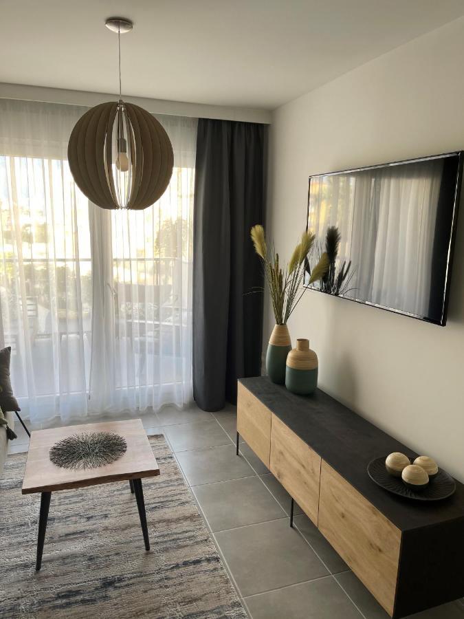 Sunny Apartment In Denia With Outdoor Swimming Pool And Garage Parking Place Included, 300M From The Sandy Beach المظهر الخارجي الصورة